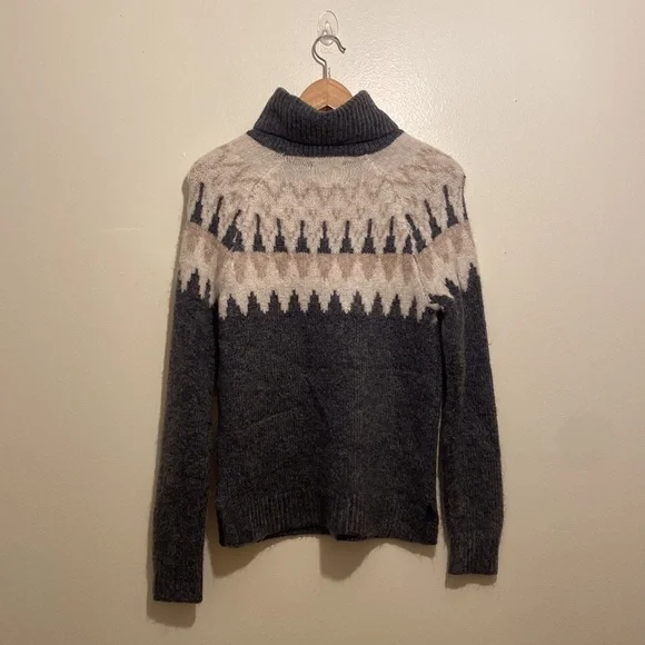 Abercrombie and Fitch Gray and Cream Turtleneck Sweater. Size S - Picture 3 of 8